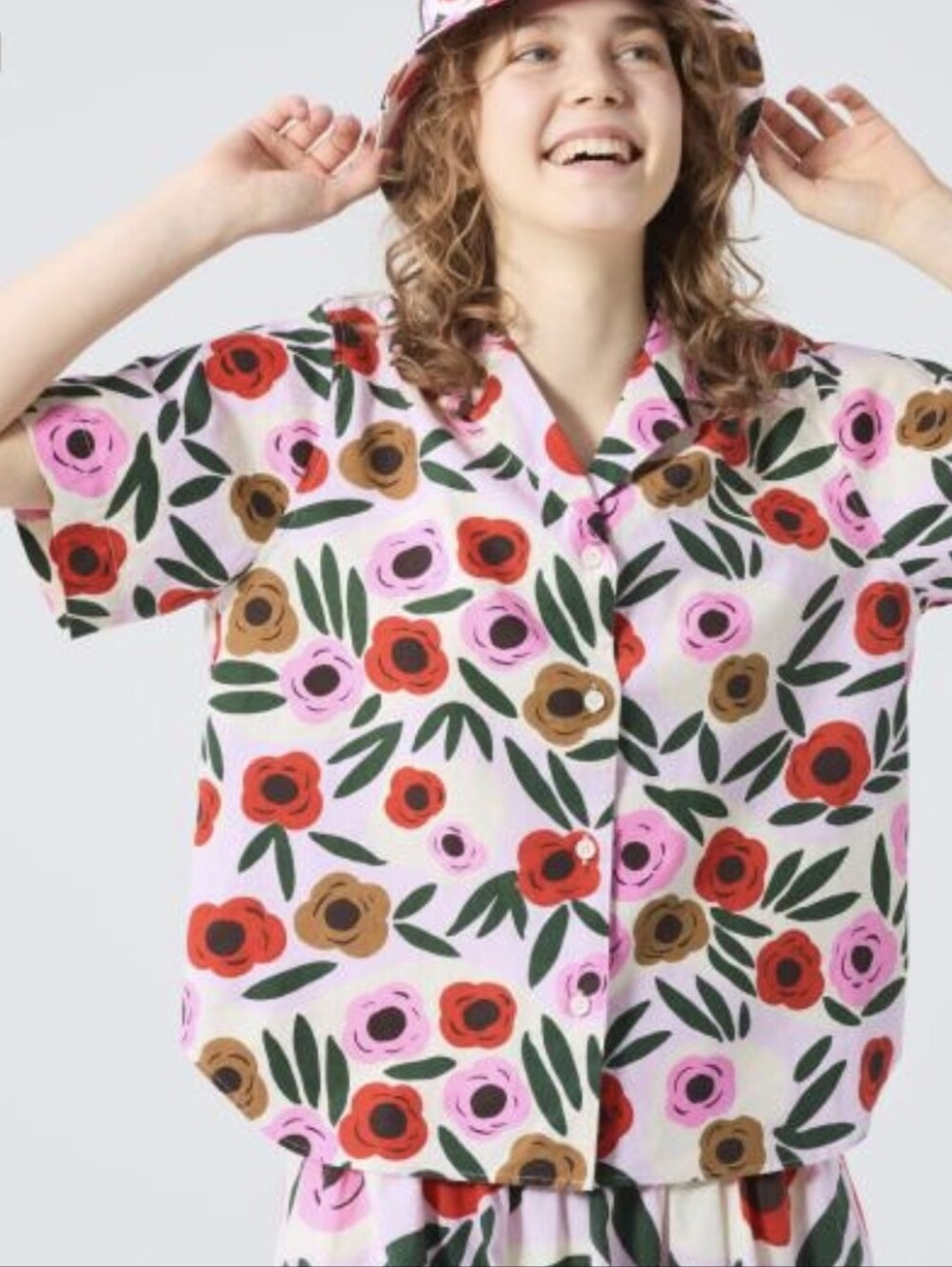 Uniqlo x Marimekko Lavender, Red & Brown Floral Linen Resort Shirt (Size M)
